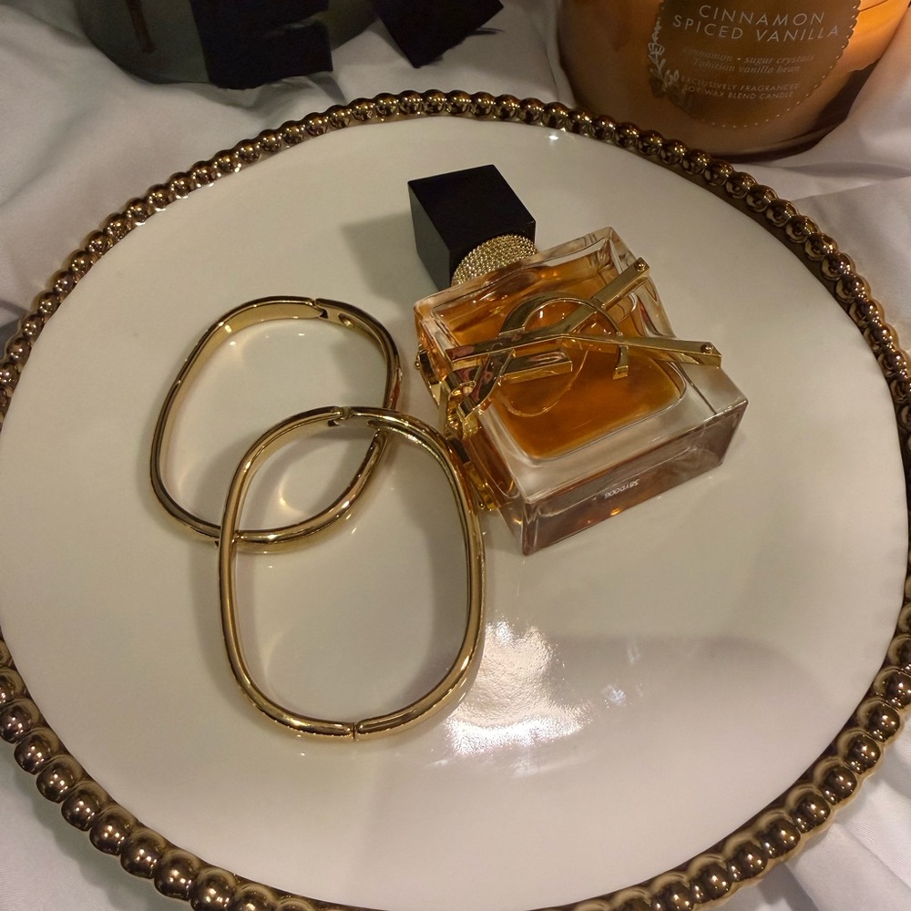 Luxurious Vintage 18k Gold Bangle Bracelets